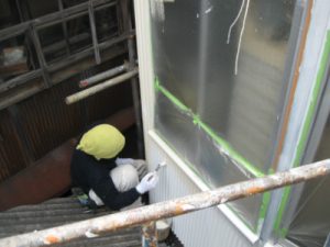 狭い現場出の塗装